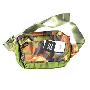 ⭐️NEW⭐️ Herschel Supply Co. Medium Camo Hip Pack